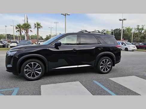 New 2026 Nissan Pathfinder Platinum FWD image 22