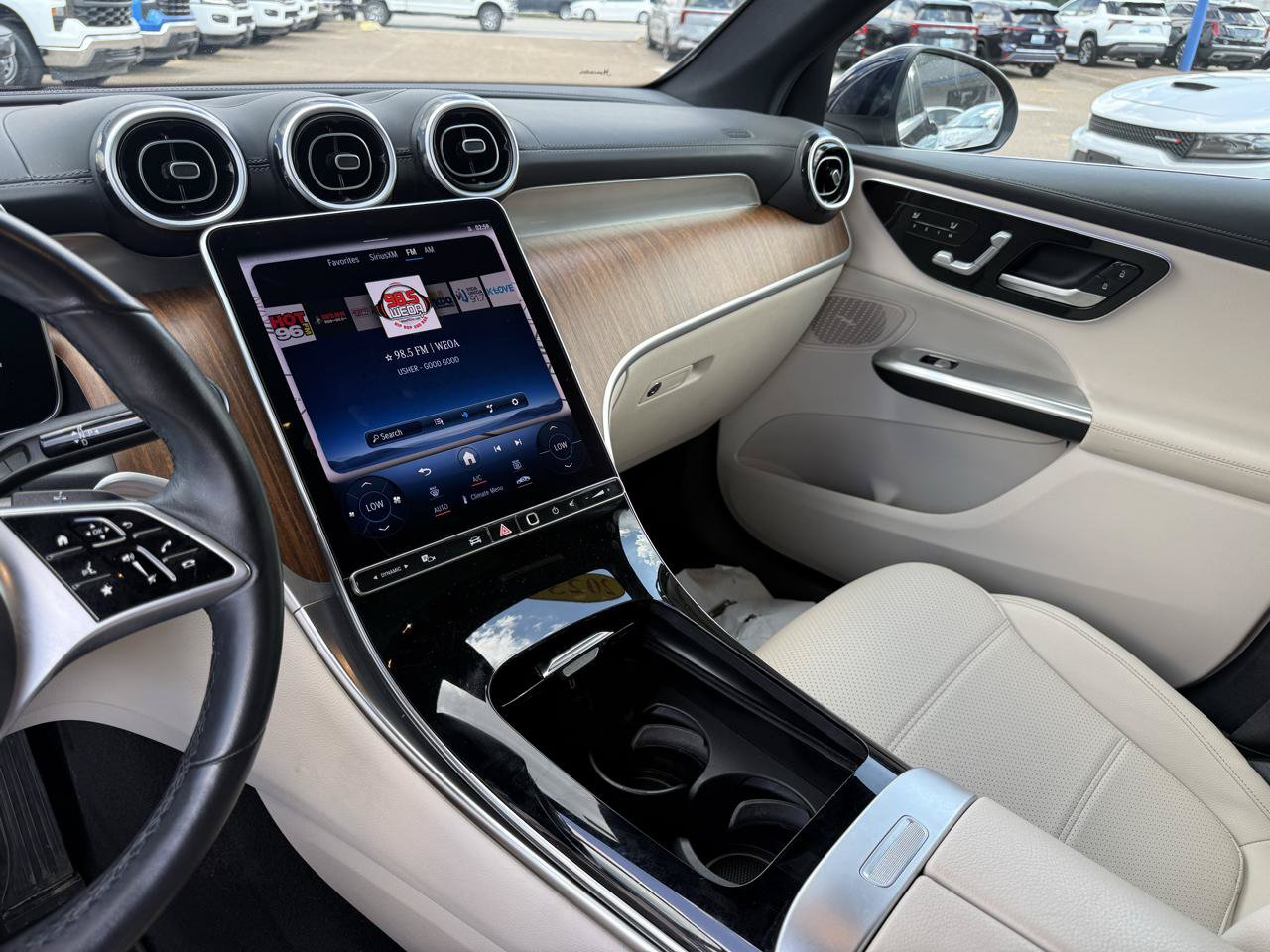 Used 2023 Mercedes-Benz GLC 300 4MATIC image 9