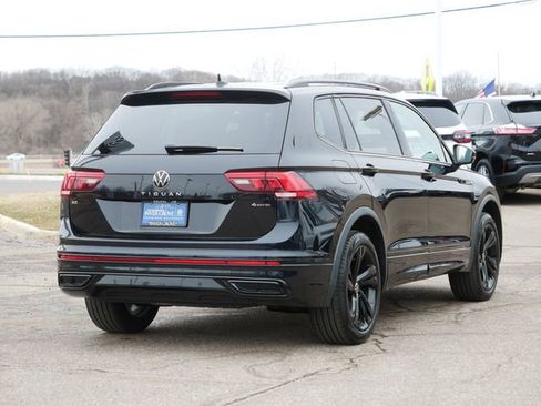 Certified 2024 Volkswagen Tiguan SE R-Line image 7