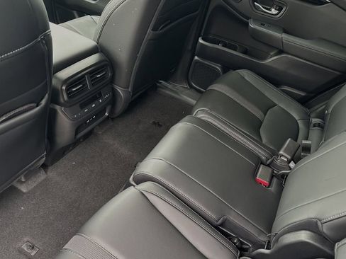 New 2025 Honda Pilot Touring image 13