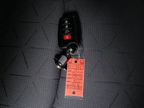 Used 2021 Toyota RAV4 XLE w/ Convenience Package image 23