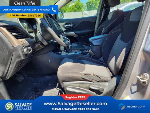 Used 2017 Jeep Cherokee Sport AWD/4WD image 9