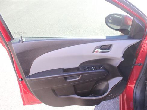 Used 2013 Chevrolet Sonic LT image 9