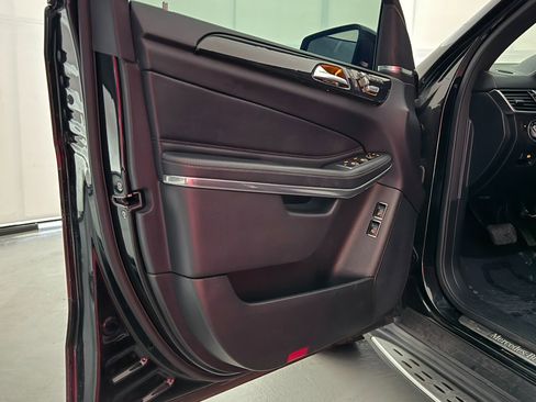 Used 2017 Mercedes-Benz GLS 550 4MATIC w/ Driver Assistance Package image 17