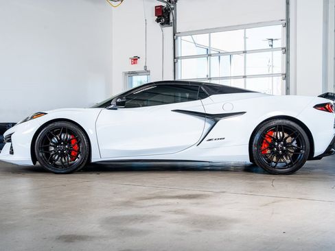 Used 2023 Chevrolet Corvette Z06 w/ Stealth Interior Trim Package image 8