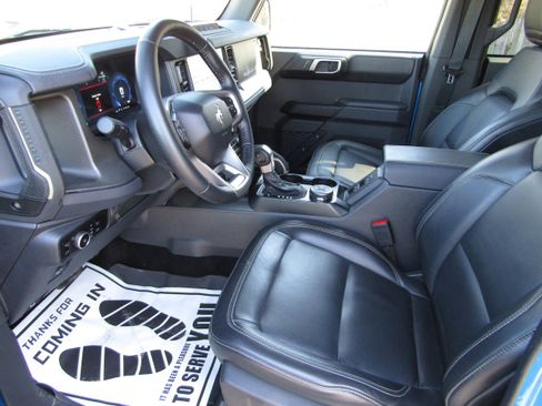 Used 2025 Ford Bronco Badlands image 11