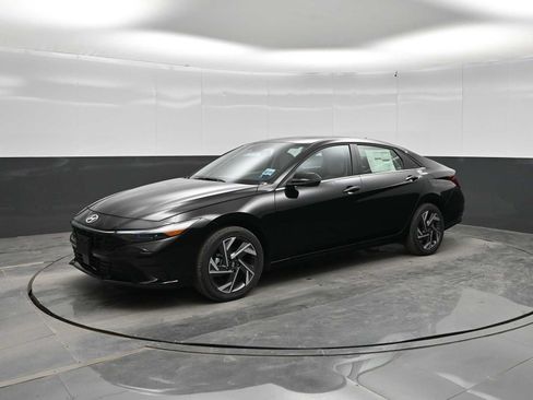 New 2026 Hyundai Elantra Limited FWD image 4
