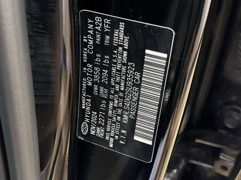 Used 2025 Hyundai Elantra SEL FWD image 29