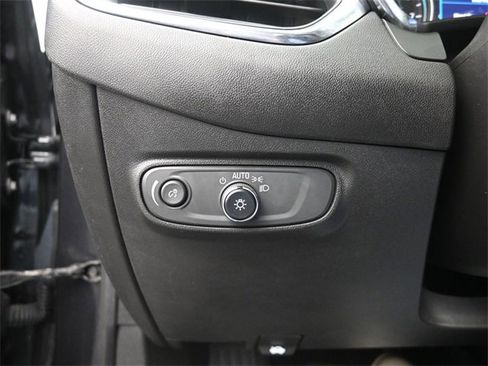 Used 2022 Chevrolet Equinox LT image 33