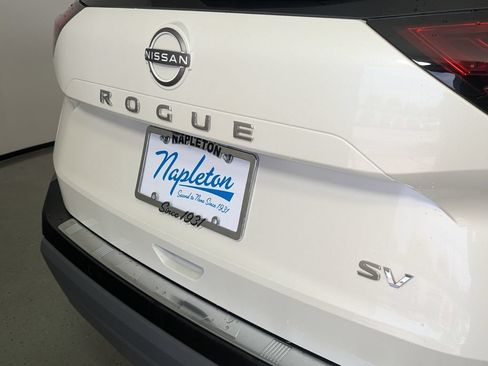 Used 2023 Nissan Rogue SV w/ SV Premium B Package FWD image 8