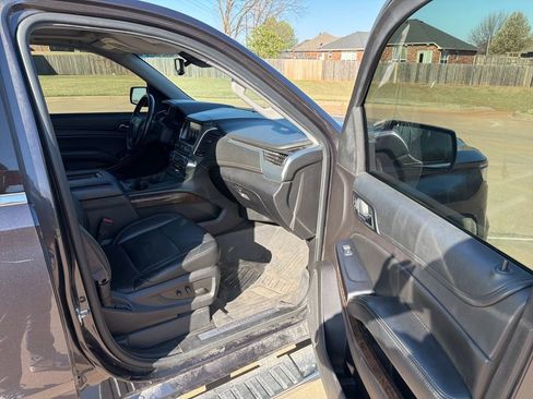 Used 2016 Chevrolet Suburban LT image 18