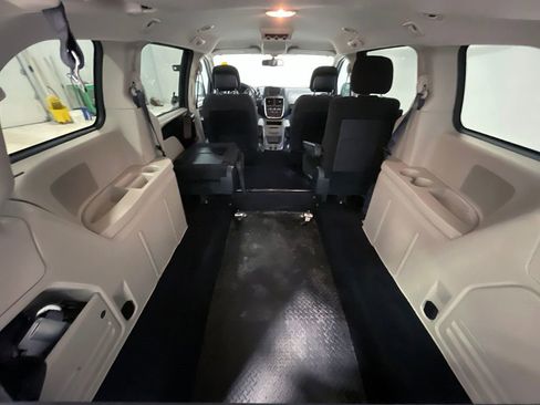 Used 2017 Dodge Grand Caravan SE w/ Power Window Group image 15