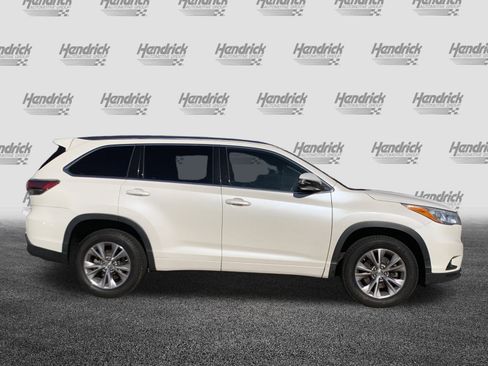 Used 2014 Toyota Highlander XLE image 11