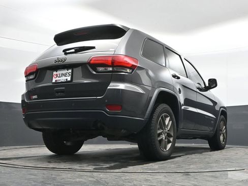 Used 2016 Jeep Grand Cherokee Laredo 75th Anniversary image 30