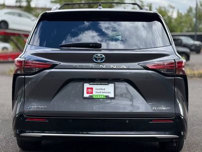 Certified 2025 Toyota Sienna Platinum
