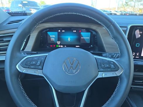 Used 2024 Volkswagen Atlas SE image 19