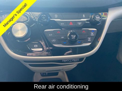 Used 2023 Chrysler Voyager LX FWD image 7
