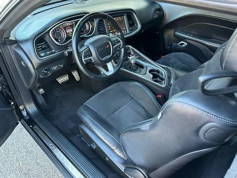 Used 2015 Dodge Challenger R/T Scat Pack w/ Scat Pack Appearance Package RWD image 18