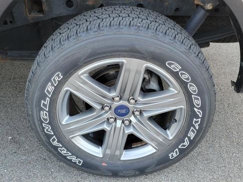 Used 2019 Ford F150 XLT w/ Equipment Group 302A Luxury image 5