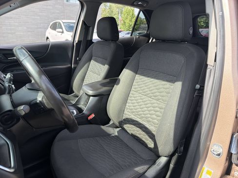 Used 2019 Chevrolet Equinox LT w/ Driver Convenience Package FWD image 17
