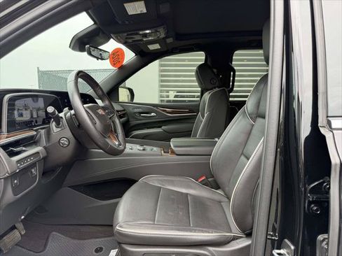 Used 2024 Cadillac Escalade ESV Premium Luxury AWD/4WD image 20