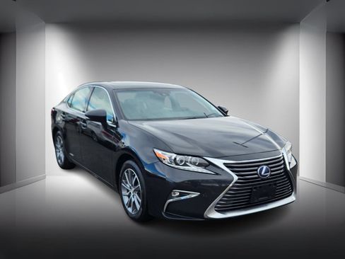 Used 2018 Lexus ES 300h image 5