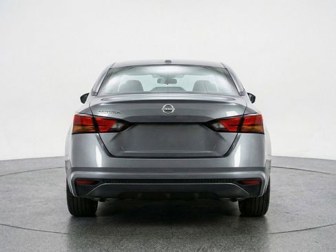Used 2025 Nissan Altima 2.5 SV FWD image 7