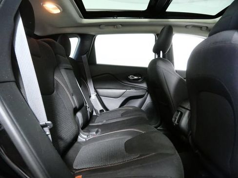 Used 2017 Jeep Cherokee 75th Anniversary AWD/4WD image 13