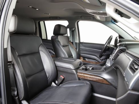 Used 2018 Chevrolet Suburban LT image 6
