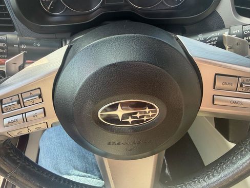Used 2011 Subaru Outback 2.5i Limited w/ PWR Moonroof Pkg AWD/4WD image 22
