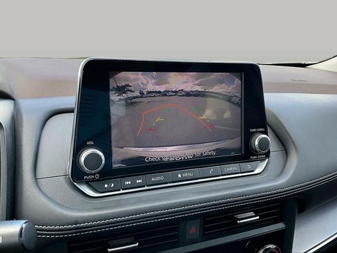 Used 2023 Nissan Rogue SV FWD image 27
