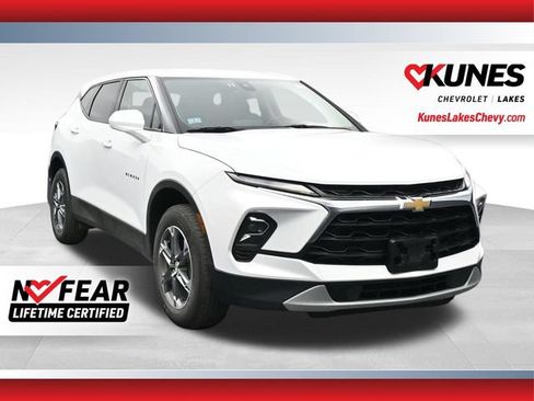 Used 2025 Chevrolet Blazer LT FWD image 1