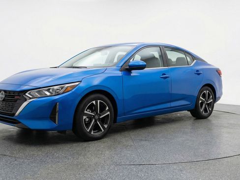 Used 2025 Nissan Sentra SV FWD image 2