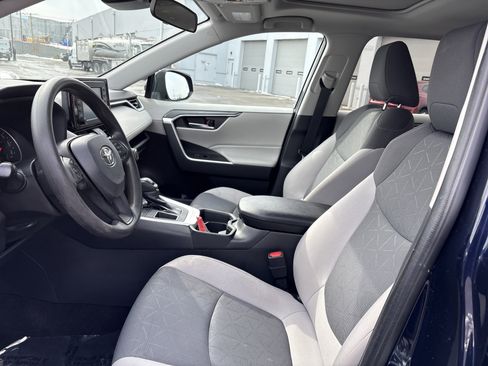 Used 2021 Toyota RAV4 XLE image 17