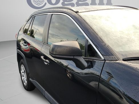 Used 2019 Toyota RAV4 LE FWD image 14
