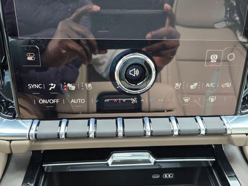 New 2026 GMC Yukon XL Denali w/ Denali Reserve Package image 32