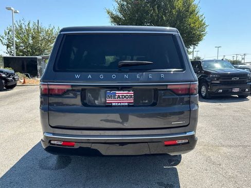 Used 2024 Jeep Wagoneer L Series II w/ Flexible Seating Group AWD/4WD image 4