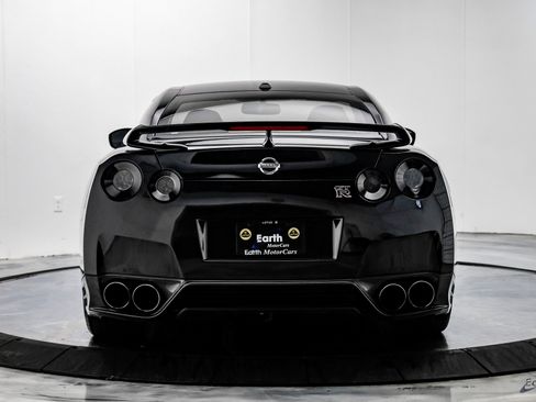 Used 2013 Nissan GT-R Premium image 11