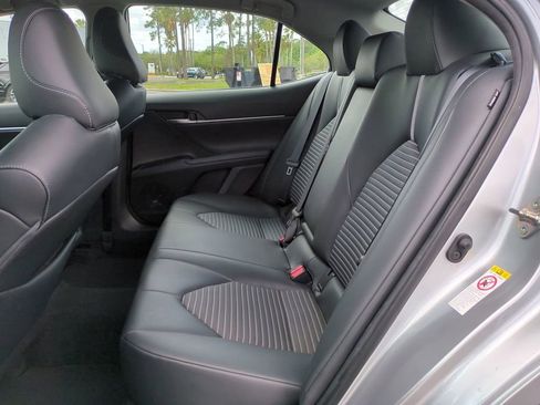 Used 2019 Toyota Camry SE image 12
