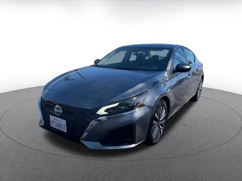 Used 2025 Nissan Altima 2.5 SV image 7