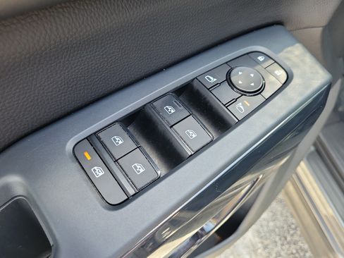Certified 2024 Nissan Pathfinder SV FWD image 10