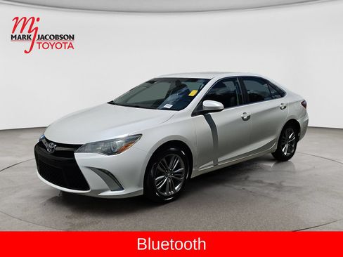 Used 2015 Toyota Camry SE FWD image 1