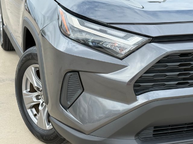 Used 2023 Toyota RAV4 XLE AWD/4WD image 4