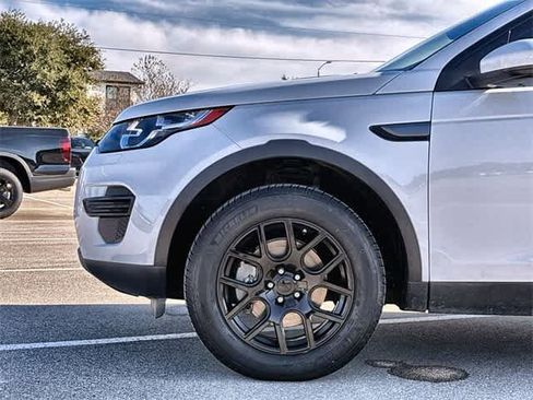 Used 2017 Land Rover Discovery Sport SE image 14