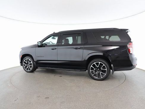 Used 2022 Chevrolet Suburban RST w/ Luxury Package image 8