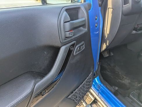 Used 2016 Jeep Wrangler Sahara image 10