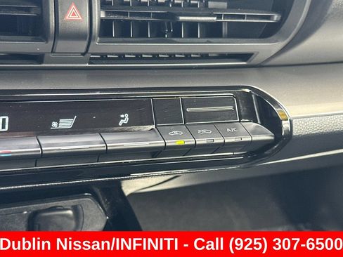 Used 2025 Toyota Prius LE FWD image 30