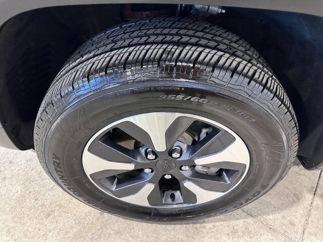 Used 2023 Jeep Grand Cherokee 4WD 4xe image 12