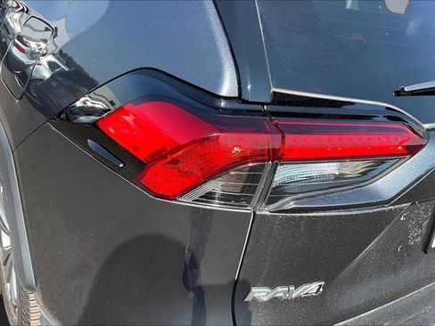 Used 2022 Toyota RAV4 XLE Premium AWD/4WD image 19
