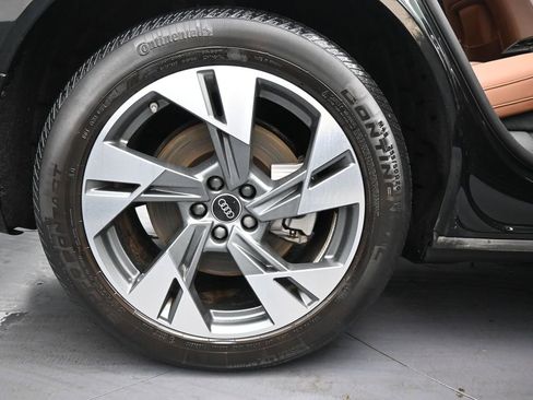 Used 2022 Audi e-tron Premium Plus w/ Premium Plus Package image 34